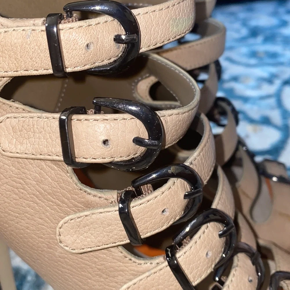 Beautiful Leather Strappy Heel’s by Aldo - Picture 4 of 10